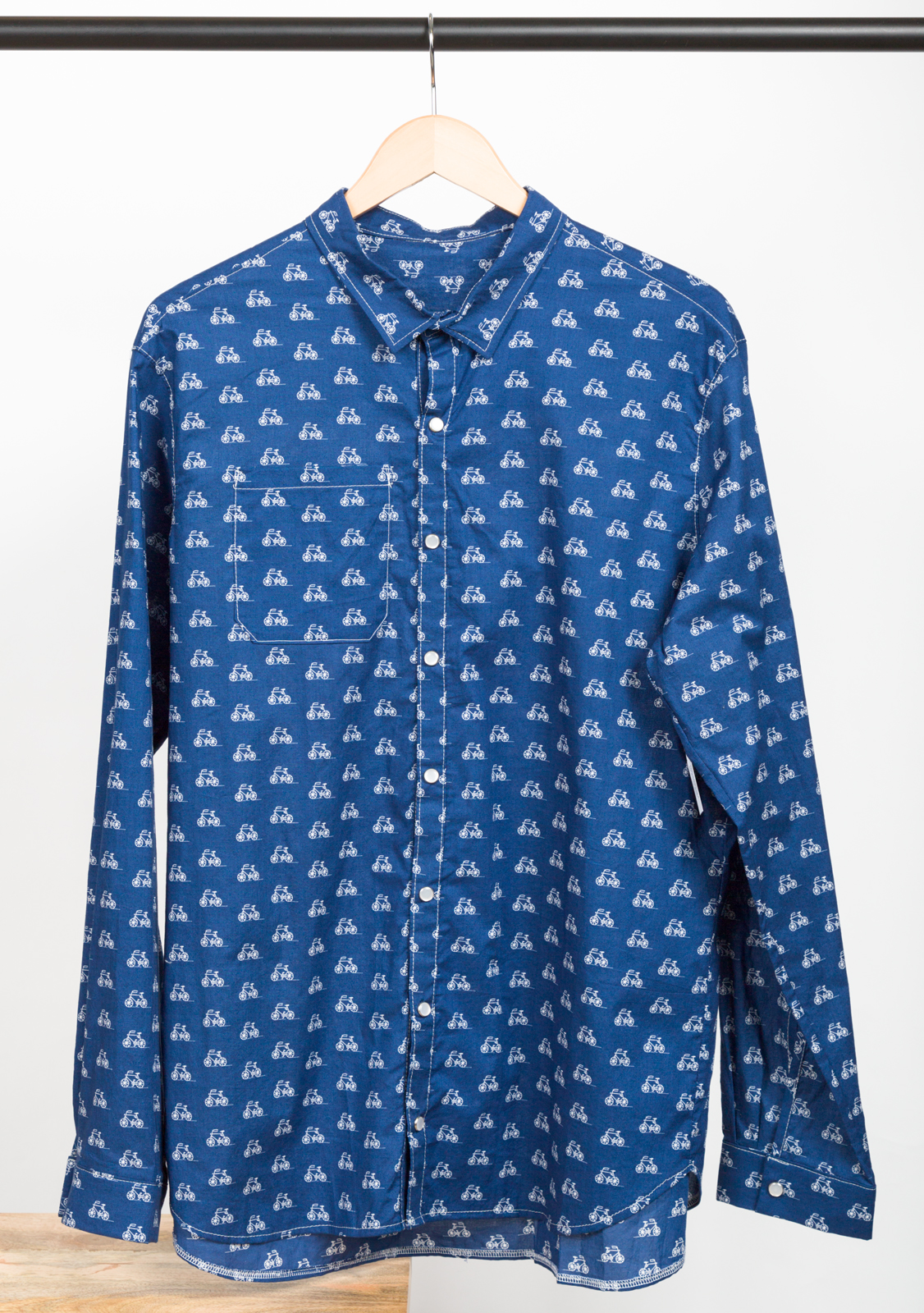 138 MEN'S SHIRT DESIGNED BY BURDA STYLE , MADE BY PINK SUEDE SHOE , FEATURING LONDON CALLING (SRK-16054-62)