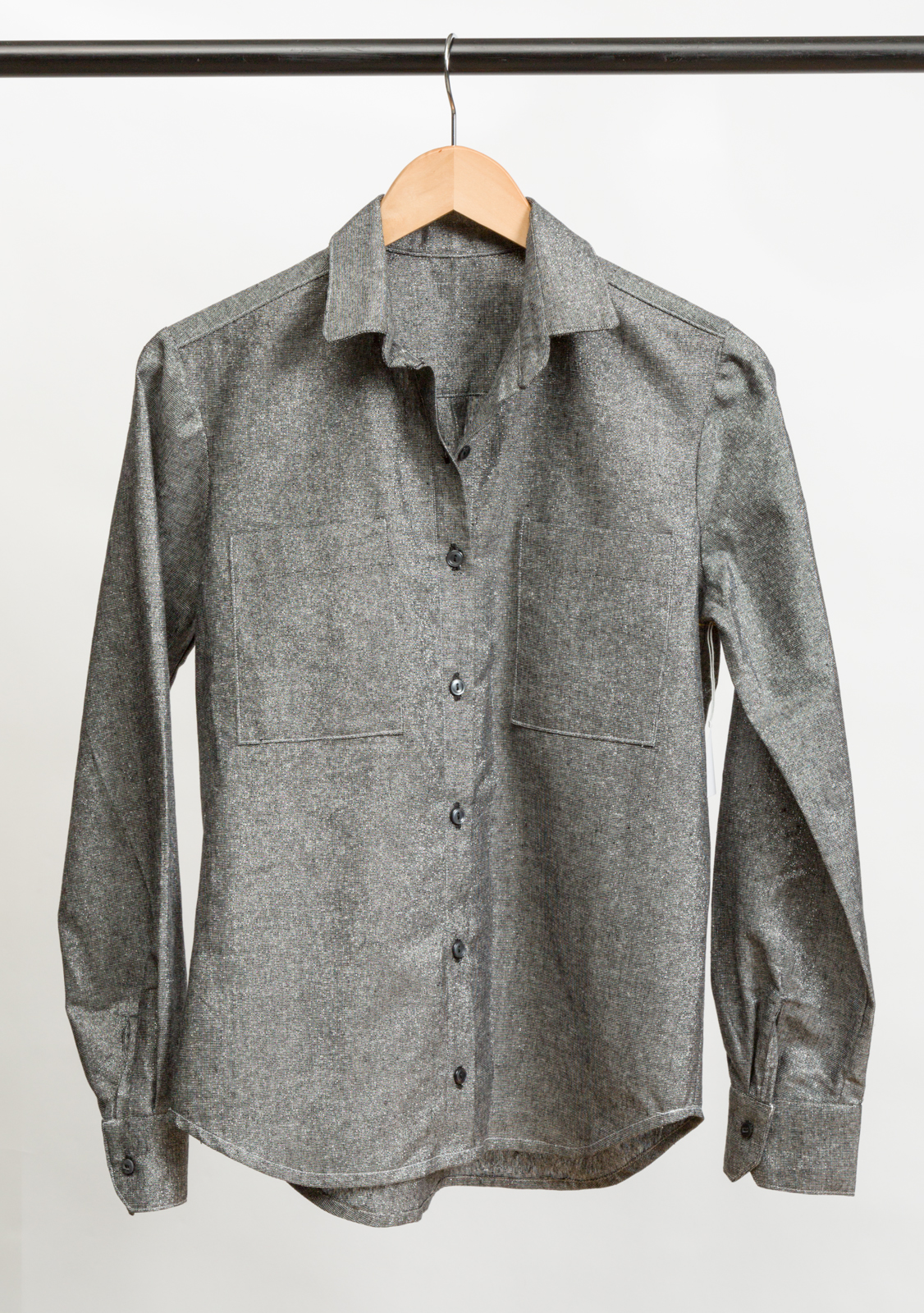 ARCHER SHIRT DESIGNED BY GRAINLINE STUDIO, MADE BY JACEY GRAY, FEATURING ESSEX YARN DYED METALLIC (E105-364)