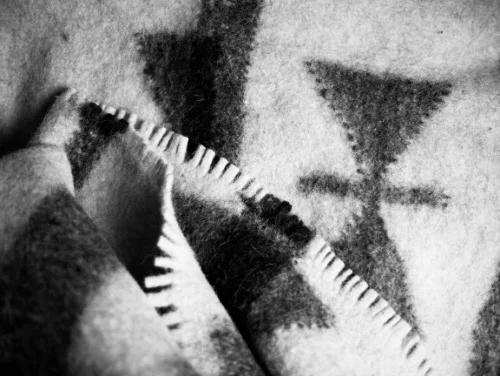 StitchByStitch_radhi_fringe_noir.jpg