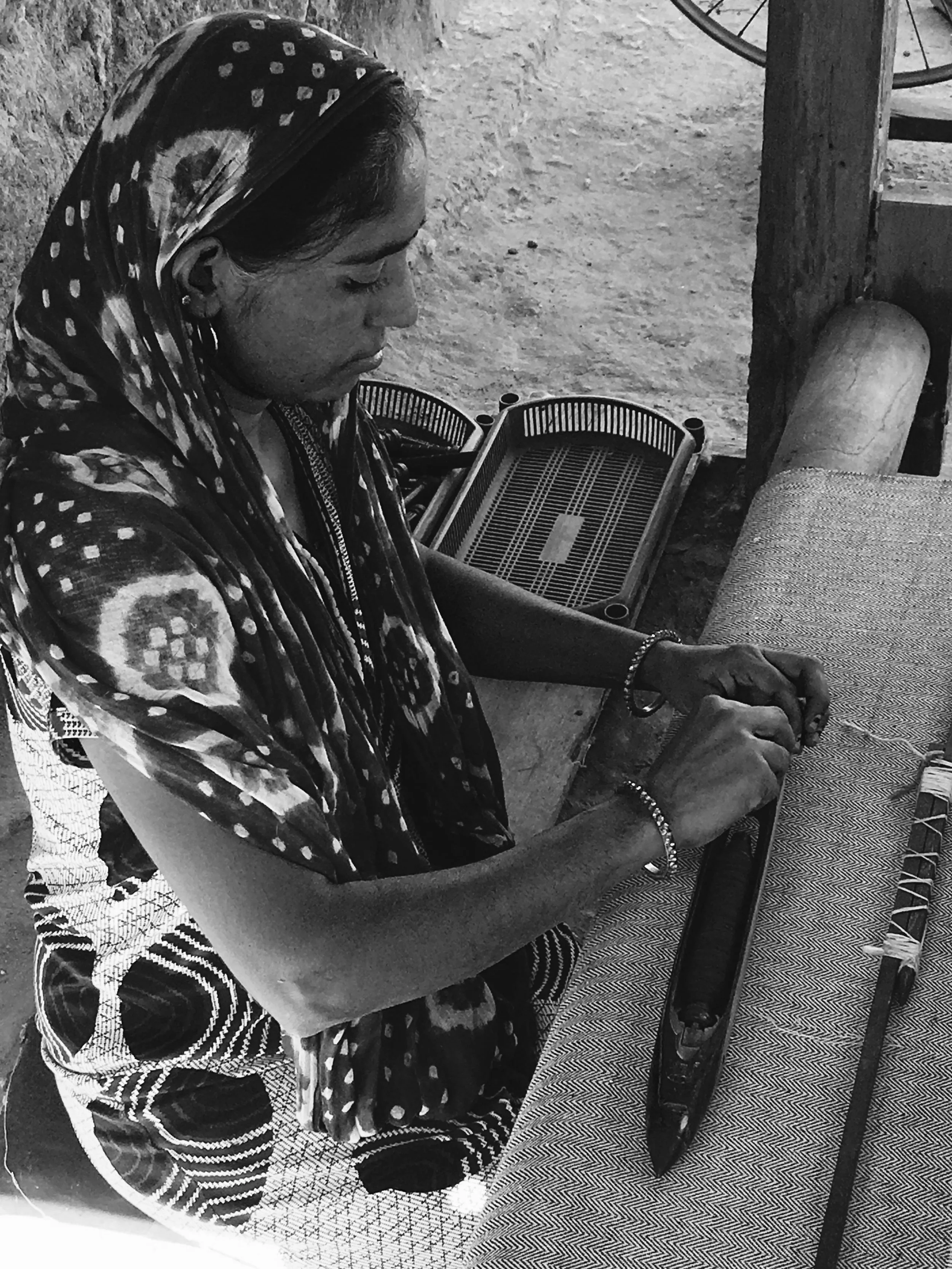 Stitch_by_Stitch_kala_cotton_weaver_loom_shuttle_kutch_mono.jpg