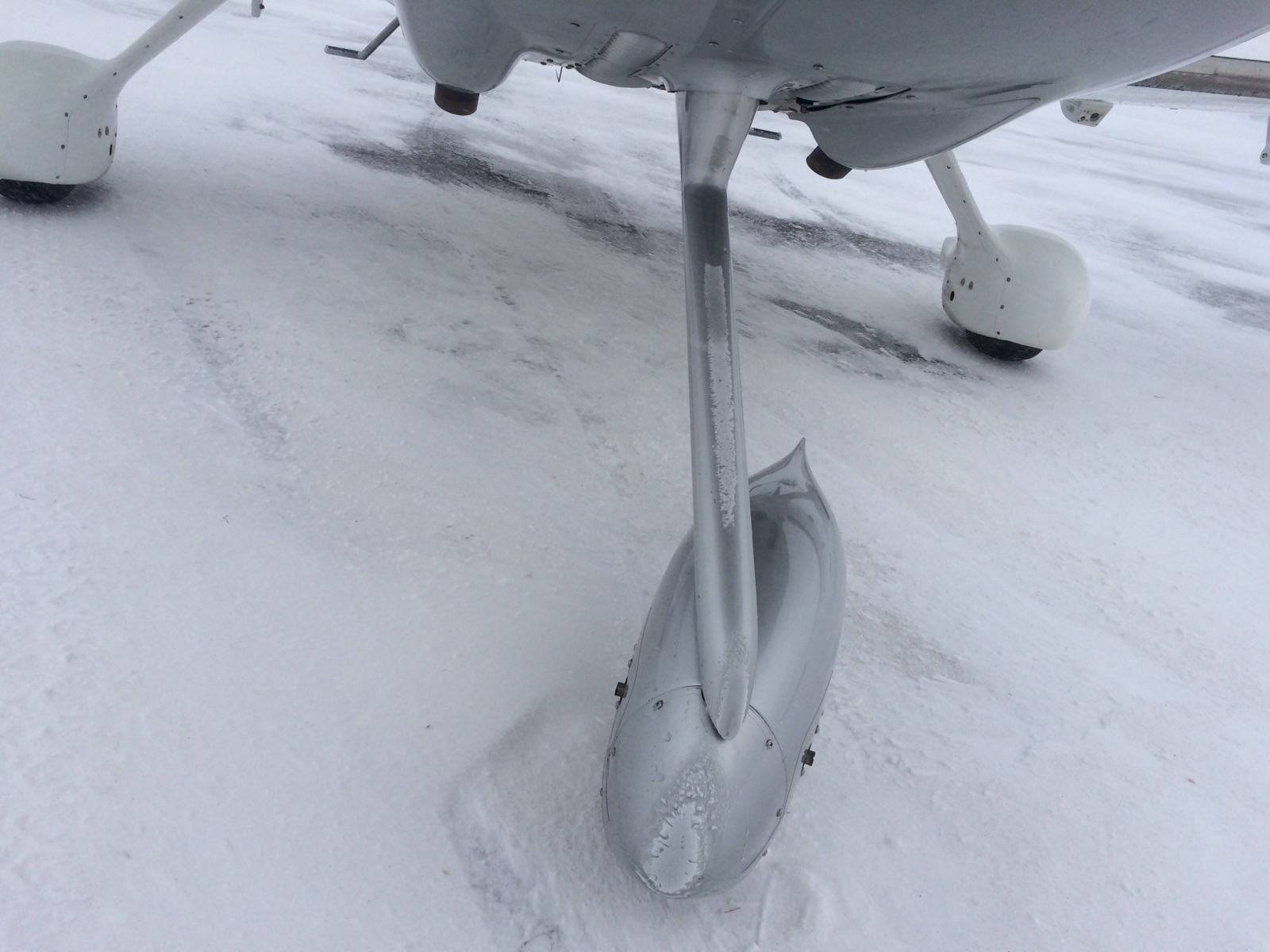 Nose gear ice