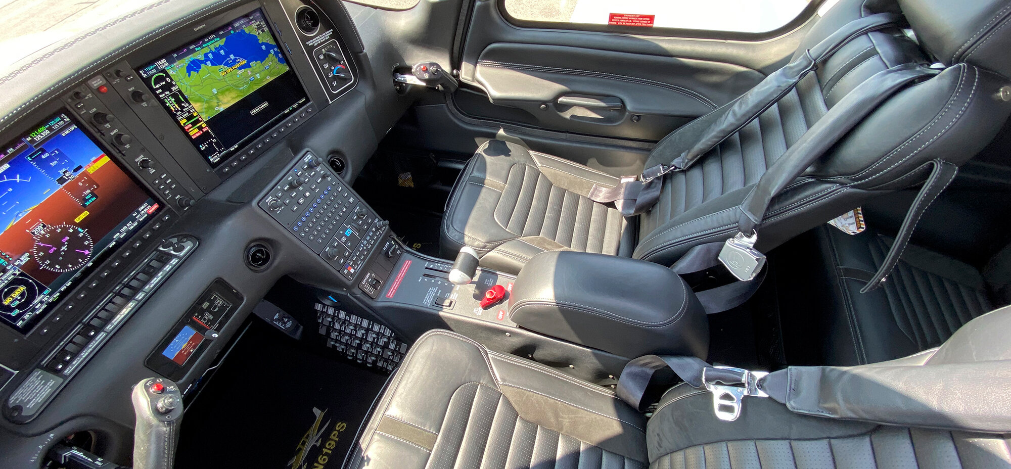 N1619PS-cockpit.jpg