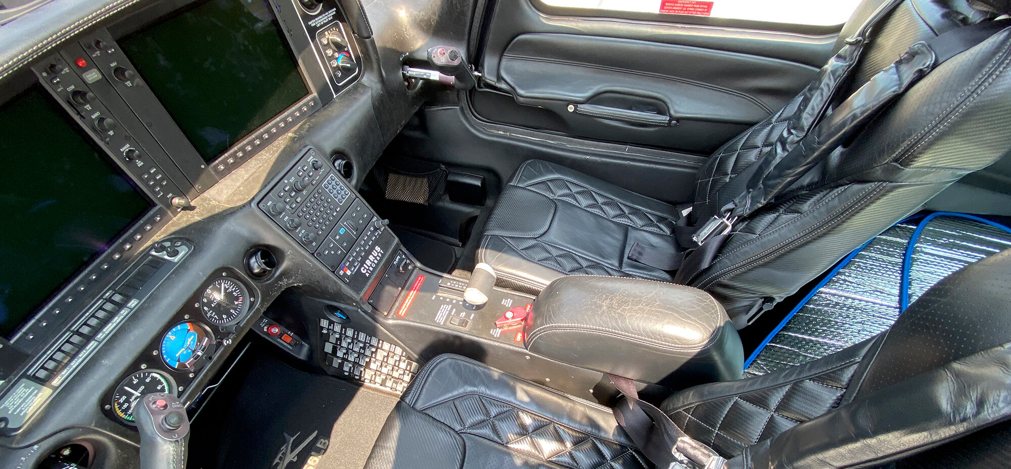 N456LB-cockpit.jpg