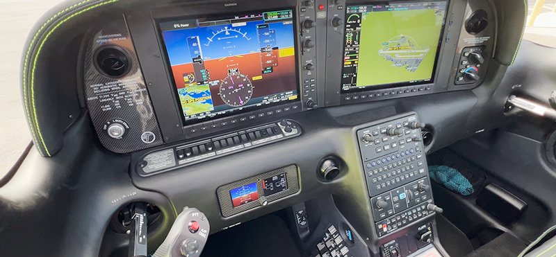 N66VG-cockpit.jpg