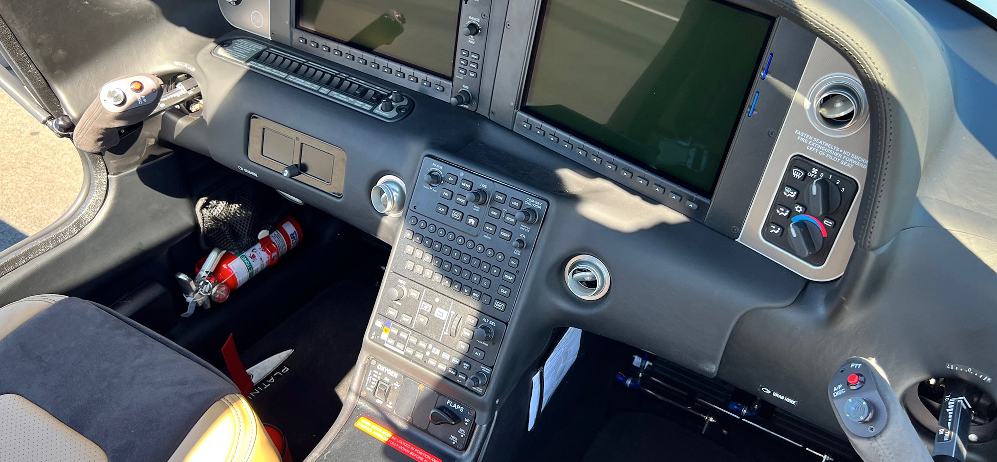 N512HW-cockpit.jpg
