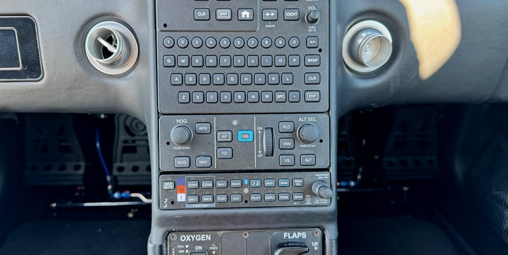 N348CC-G6-autopilot.jpg