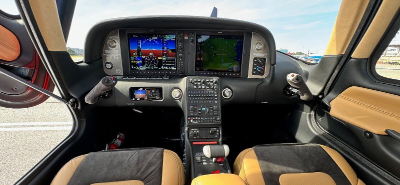 JATO-Cirrus-SR22T-N42QA-cockpit.jpg