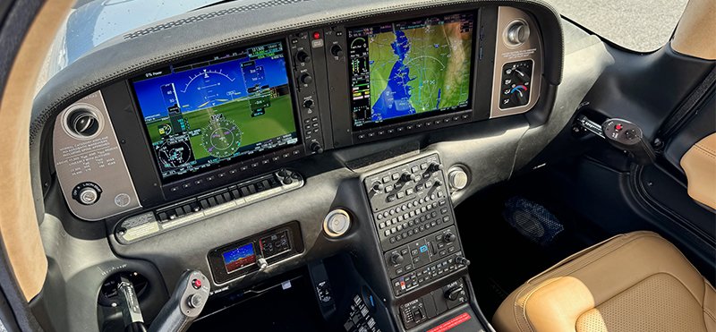 JATO-Cirrus-SR22T-N321LL-cockpit.jpg