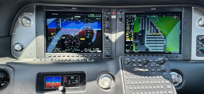 JATO-Cirrus-SR22T-N312XX-avionics.jpg