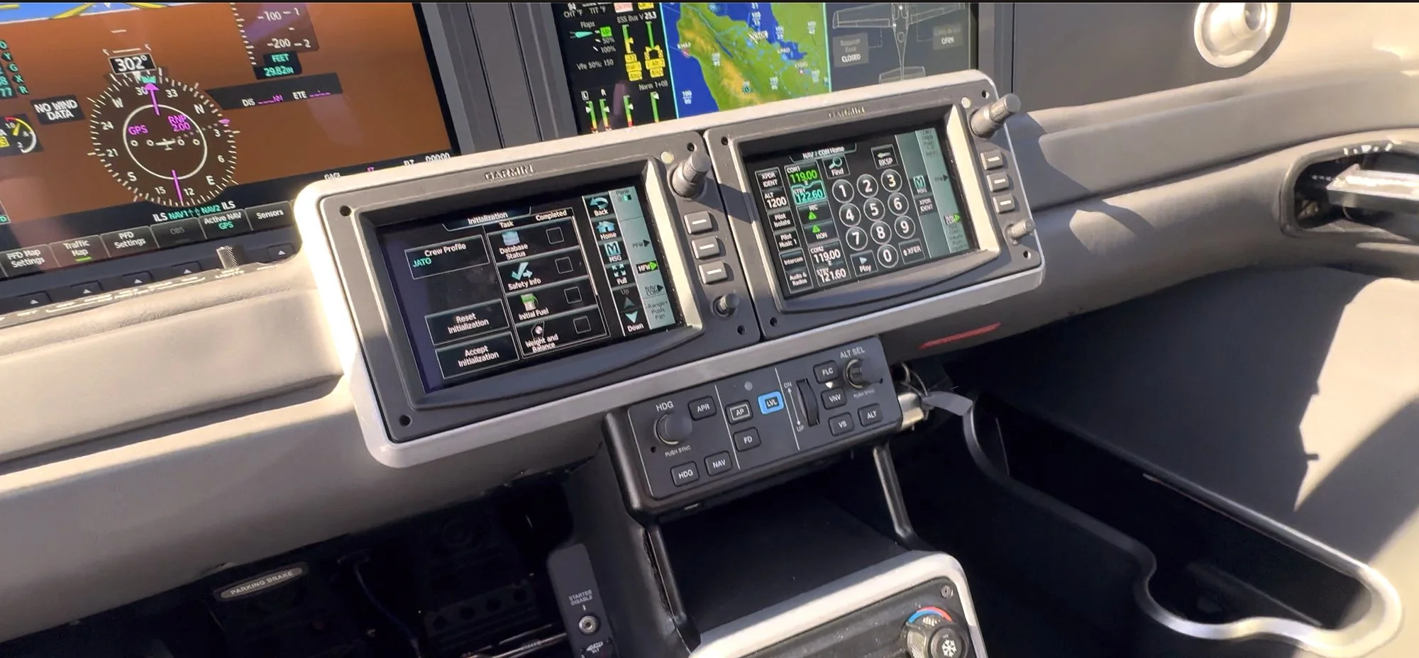 JATO-Cirrus-SR22T-G7-N166SB-touch-screen.jpg
