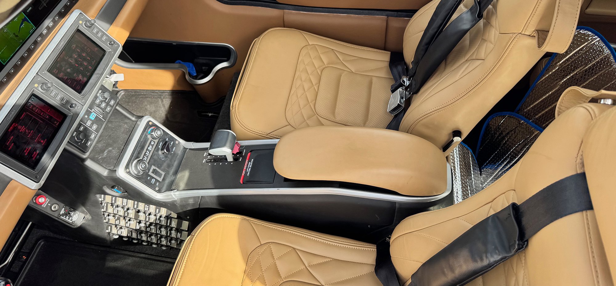 N574SA-SR20-G7-interior.jpg
