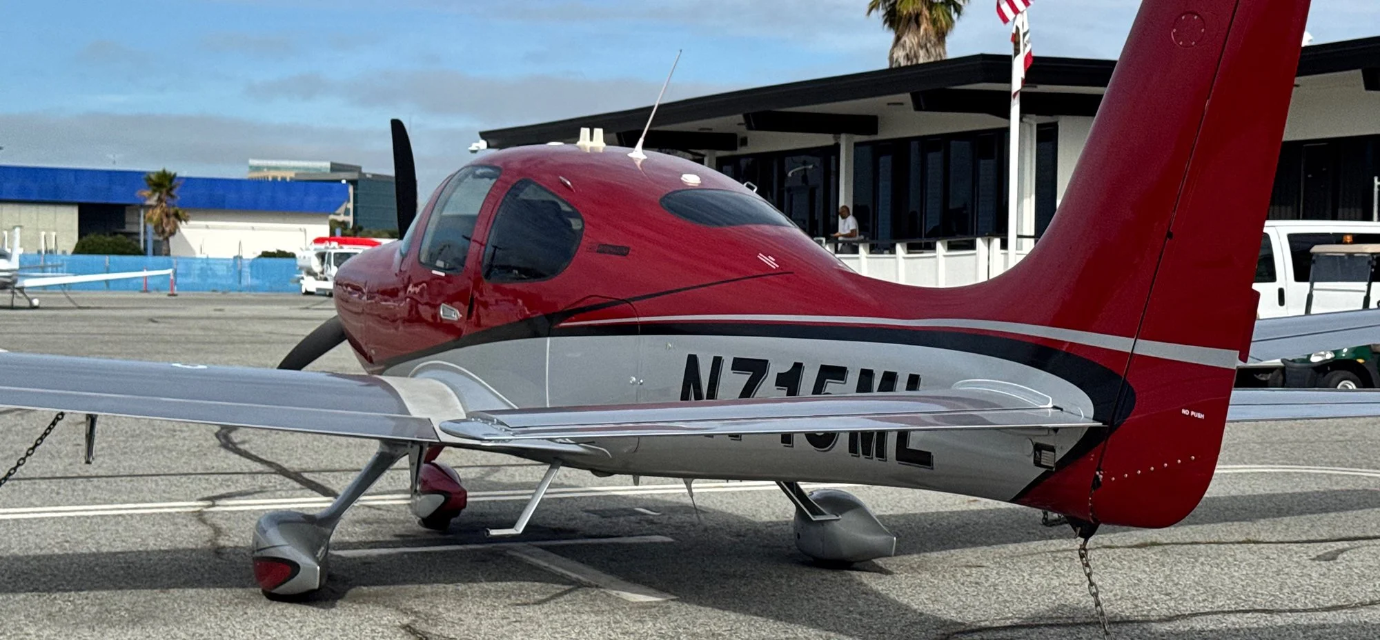 N574SA-SR20-G7-left-side-tail.jpg