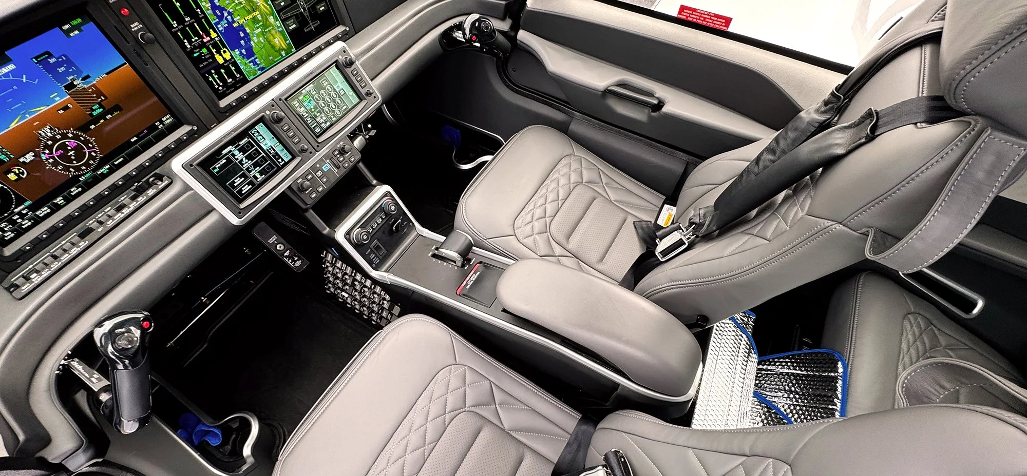 N51RE-Cirrus-SR22T-G7Plus-cockpit.jpg