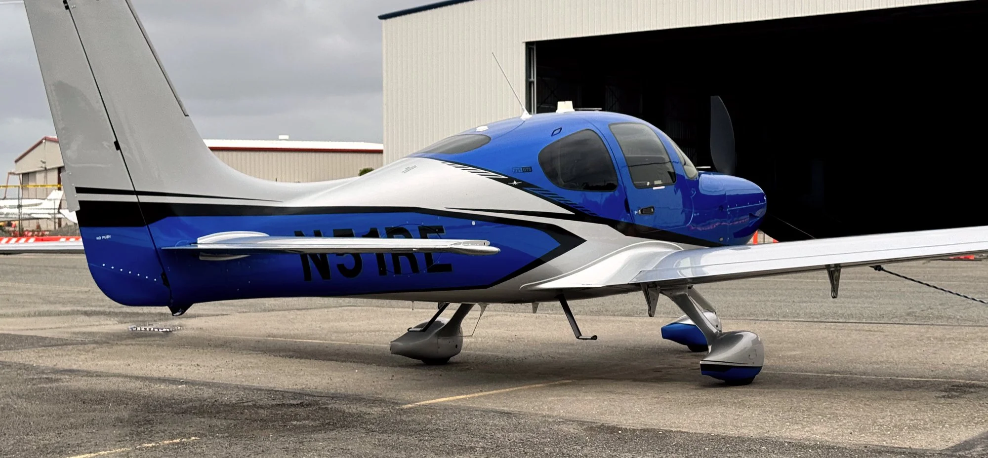 N51RE-Cirrus-SR22T-G7Plus-tail.jpg