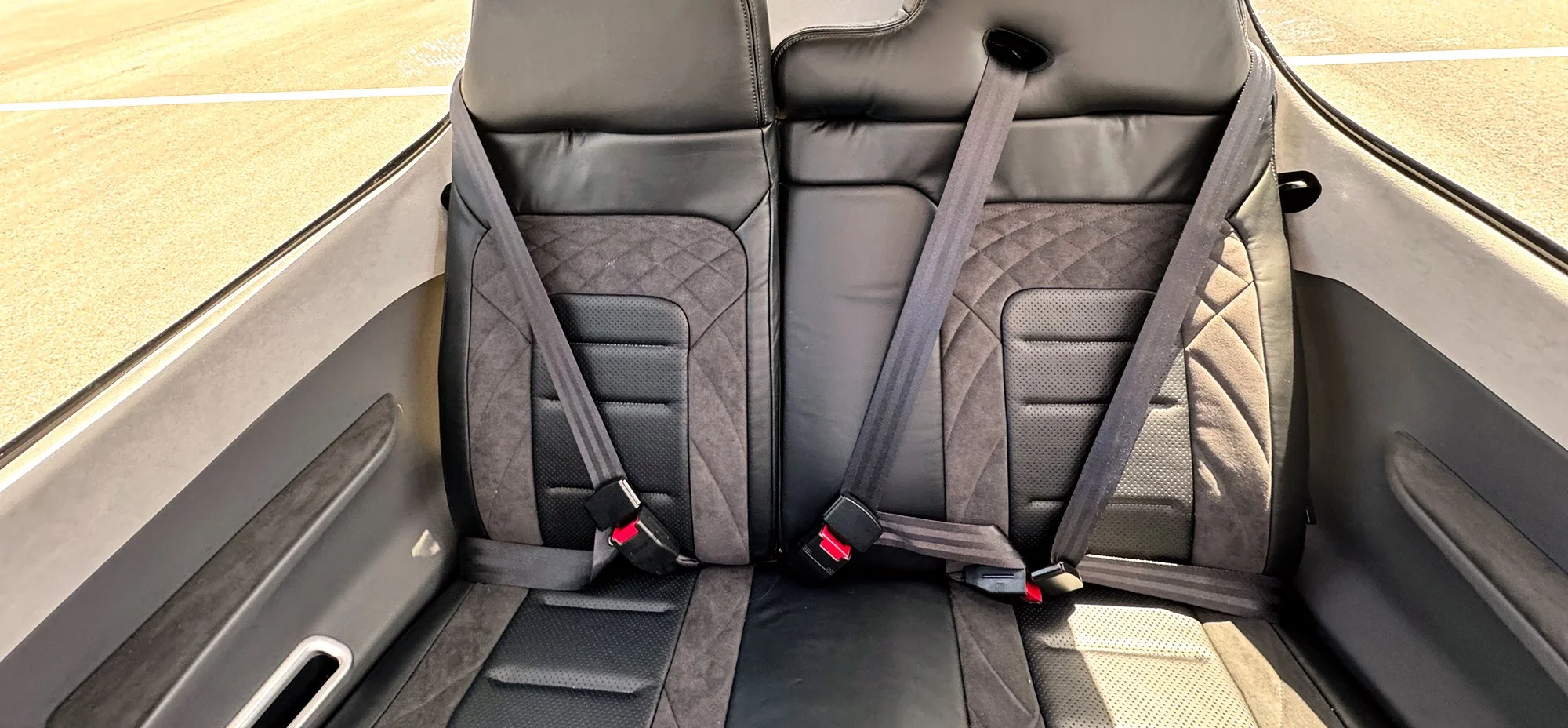 N957JW-backseats-Cirrus-SR20-G7Plus.jpg