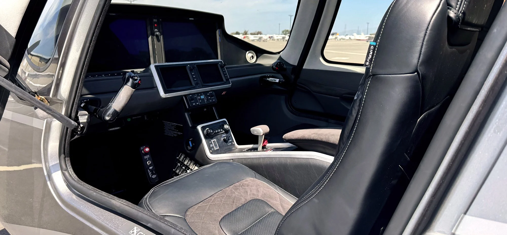 N957JW-cockpit-Cirrus-SR20-G7Plus.jpg