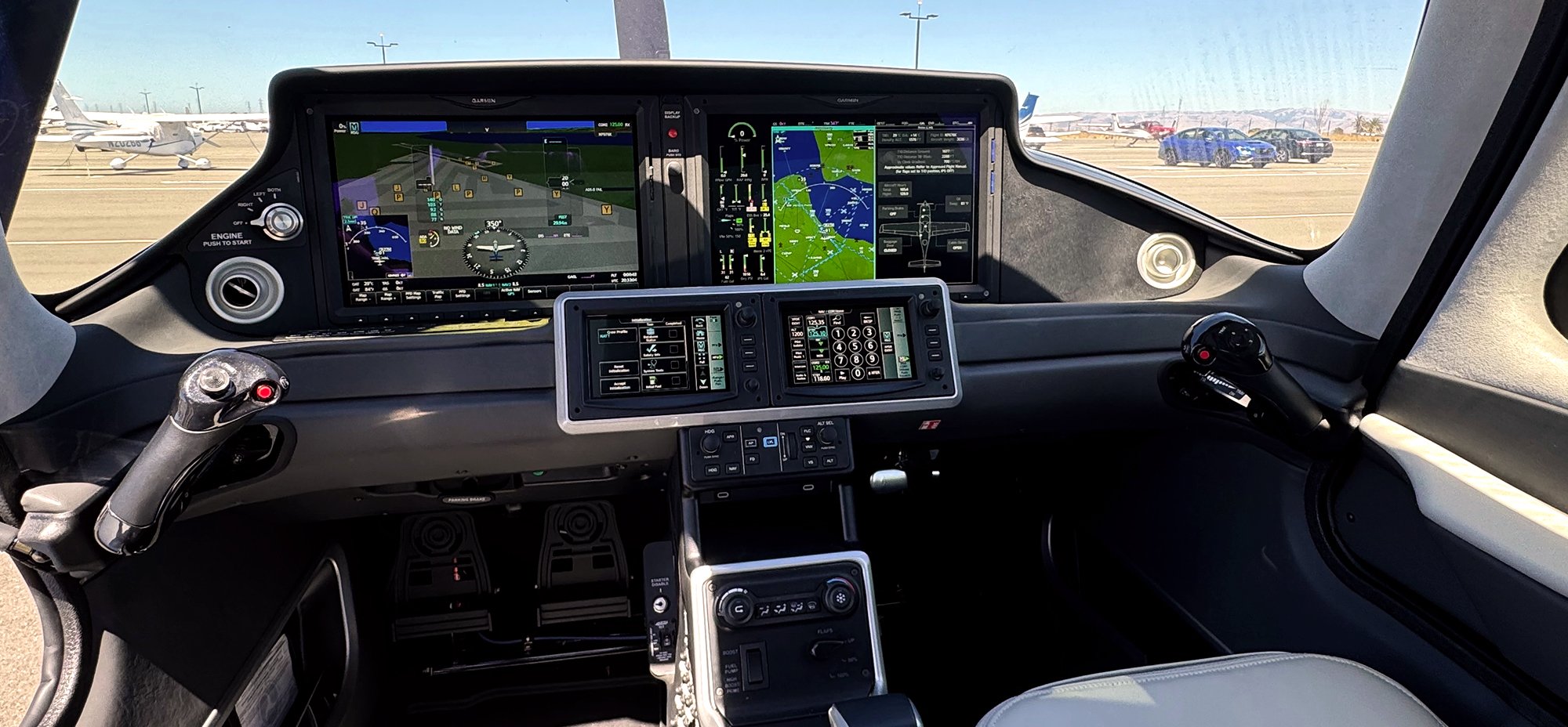 N7676K-touch-plus-cockpit.jpg