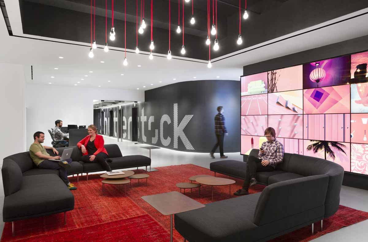 the-shutterstock-headquarters-take-up-two-floors-of-space-in-the-empire-state-building-a-boldly-decorated-reception-room-greets-you-as-you-exit-the-elevators.jpg