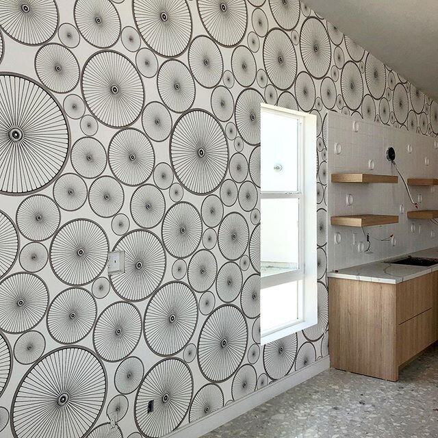Wheels up! 🚴🚴&zwj;♂️Our Wheel FliePaper is the perfect finishing touch in this Indian Wells kitchen. Interior design by @moniquelemon and incredible installation by Mitch and Dino at @paperhangingpaul . #fliepaper #wheel #wallpaper  #scaleiseveryth