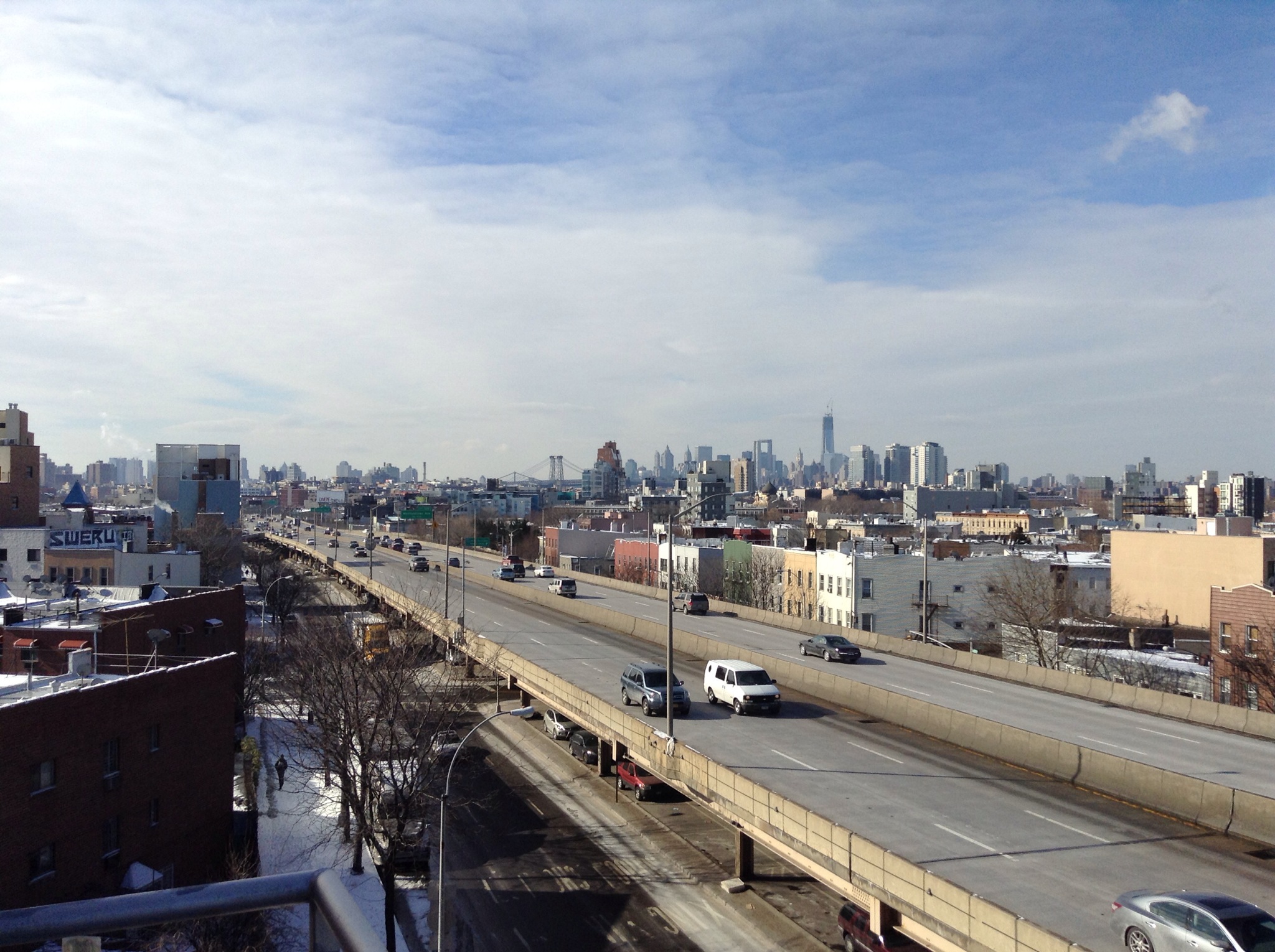 Brooklyn_Queens_Expressway_looking_toward_Lower_Manhattan_4_May_2013.jpeg