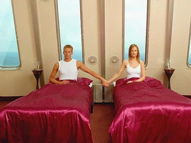 couple-on-cruise-636_0.jpg
