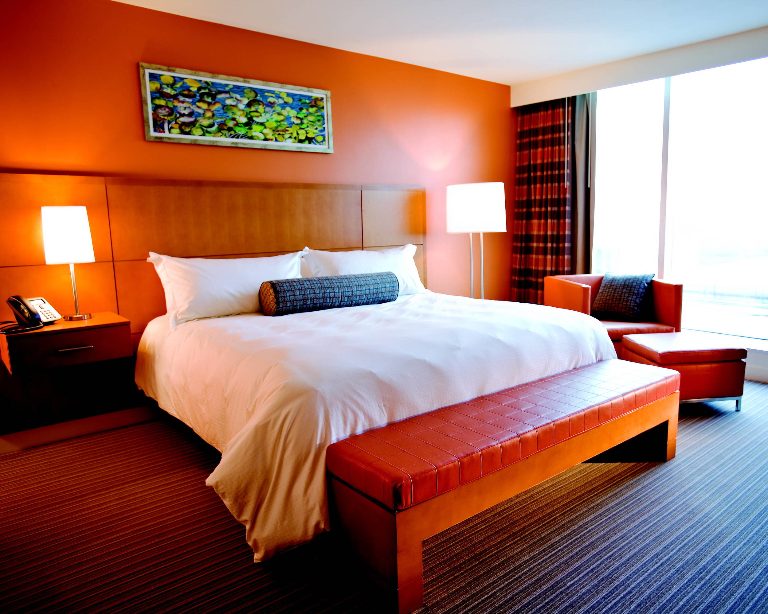 greektown_hotel_room_king-sized_bed.jpg