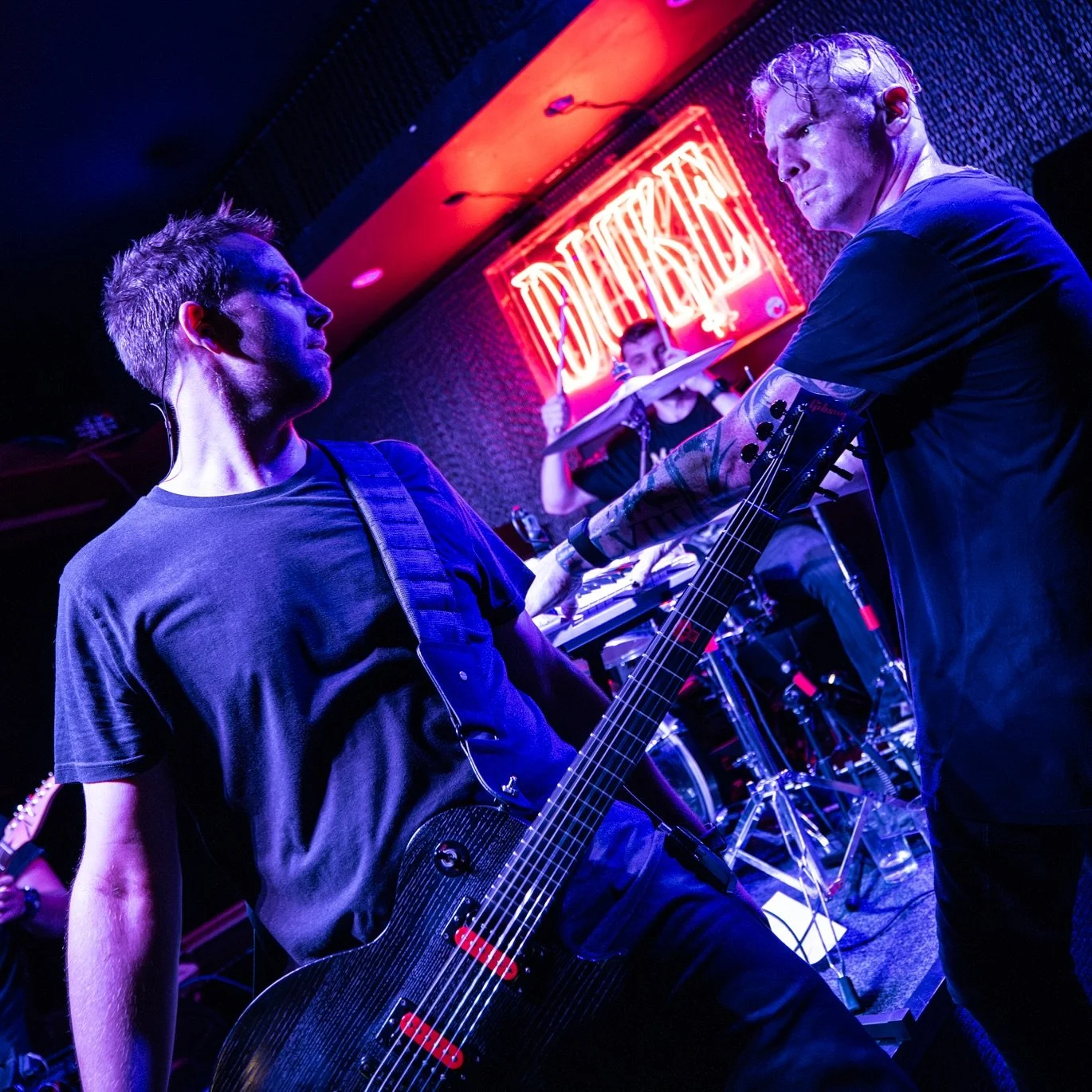 The old Gibson Voodoo getting some stage time with @dirtcity.rocks