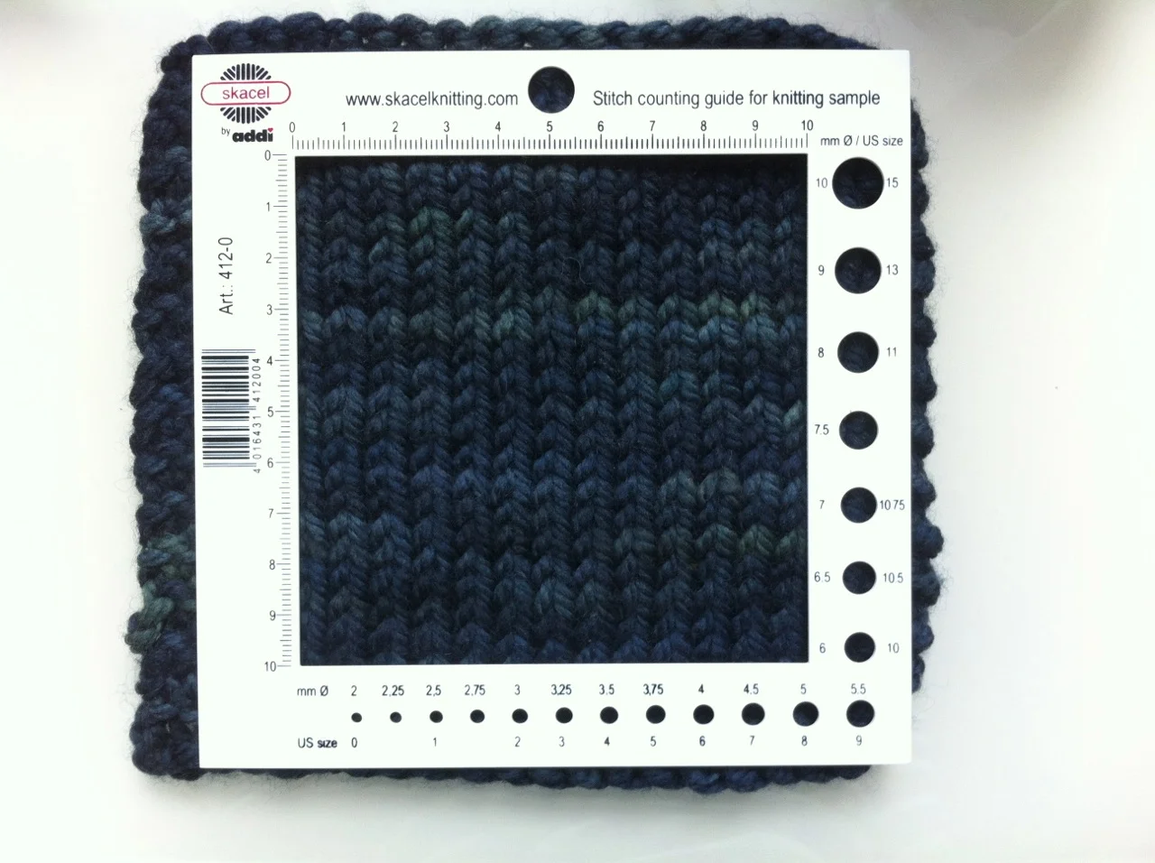 Look how beautifully that colour varies in the yarn!