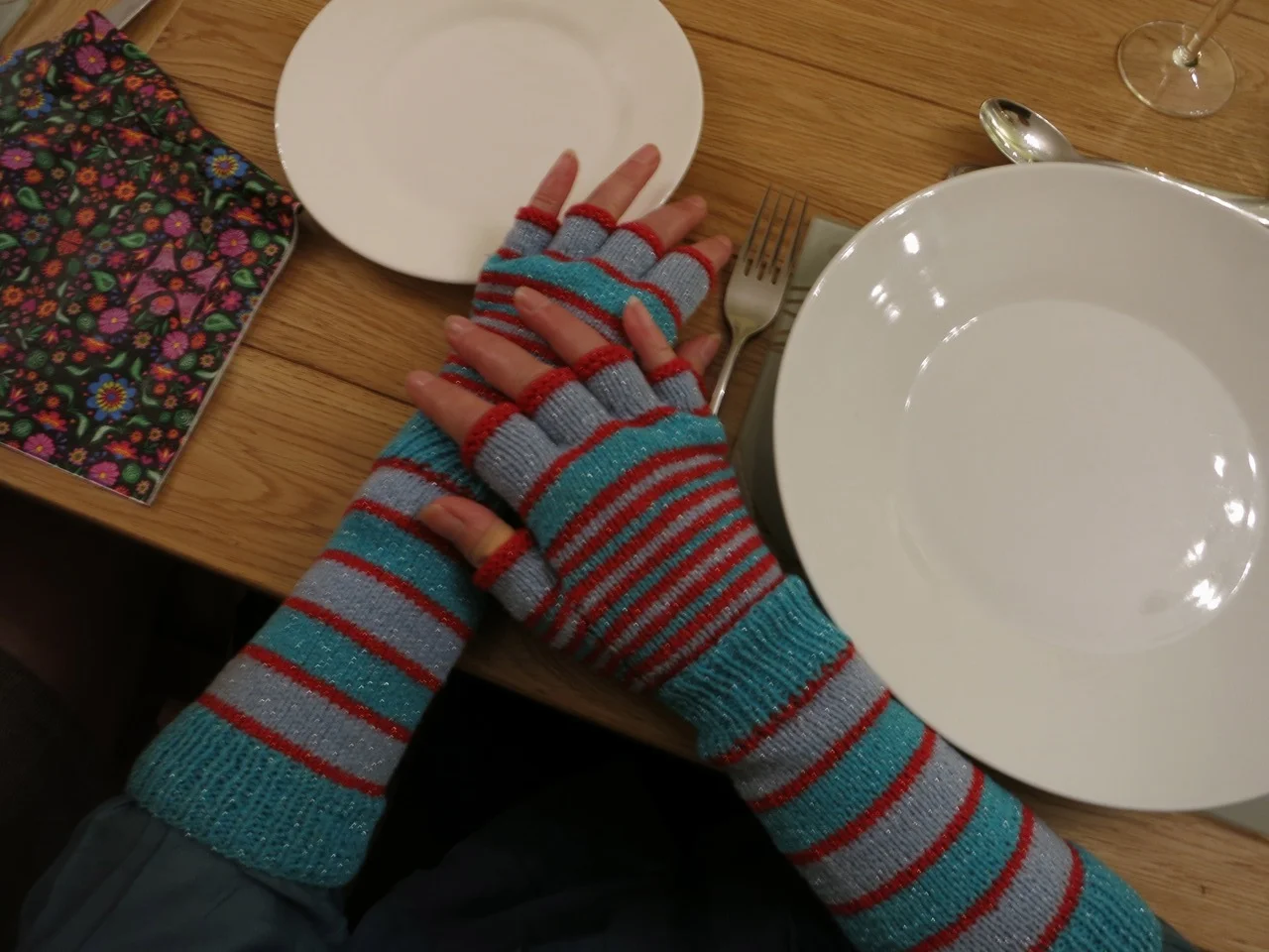 Sally was wearing these fab sparkly gloves at the Saturday night dinner where we were encouraged (but not obligated!) to "go a little glam".