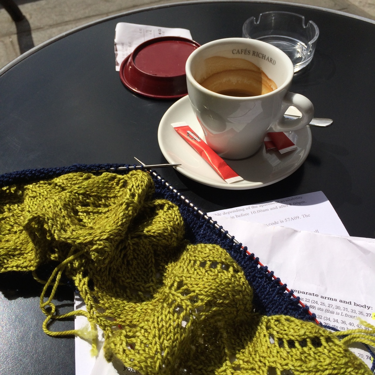Nothing like knitting in a Paris cafe! The collar well under way.
