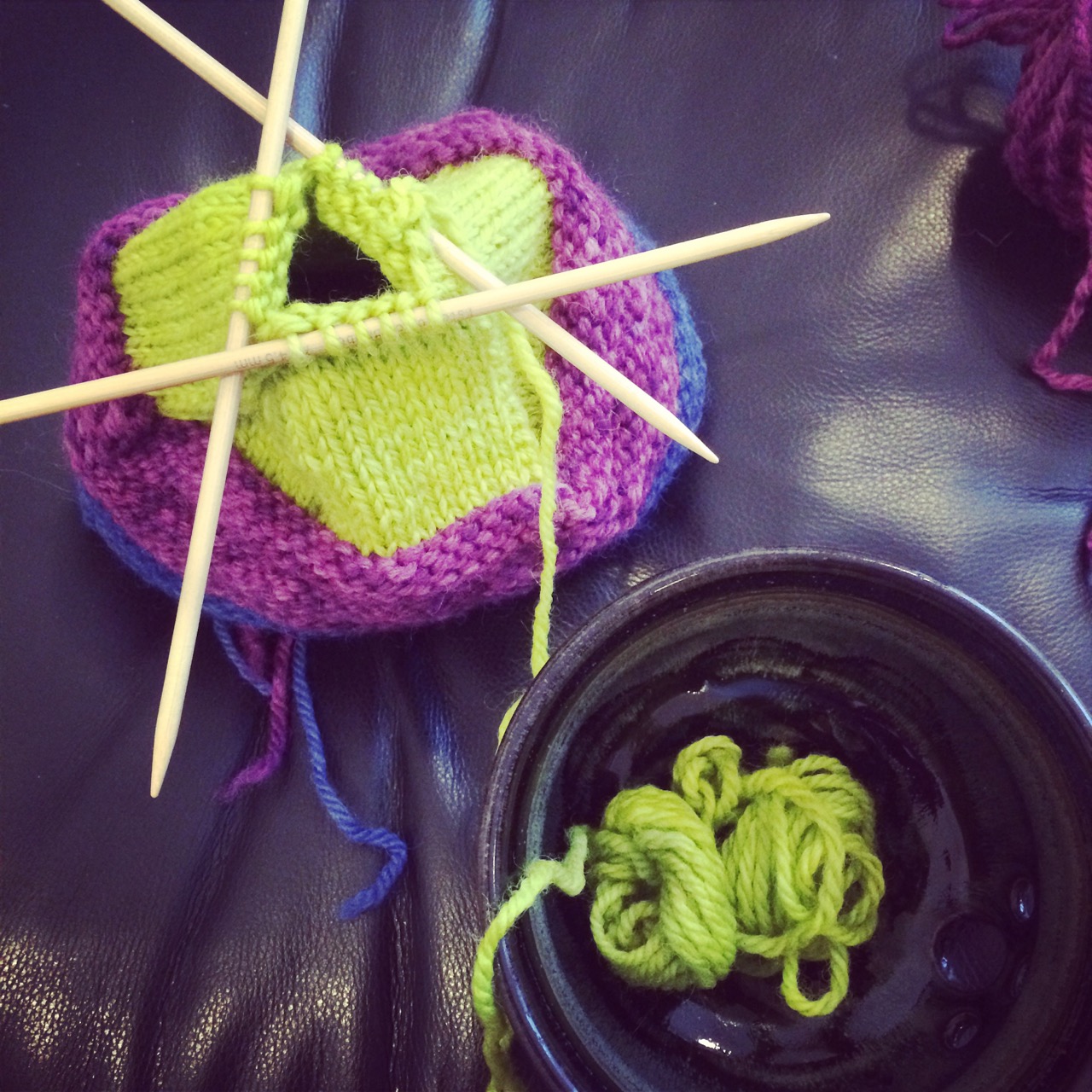 Playing yarn chicken right up to the end. The last lime bits were used to make contrast ties while the leftover purple became an improvised bauble for the top, to celebrate the hat's Cirque-like esprit!