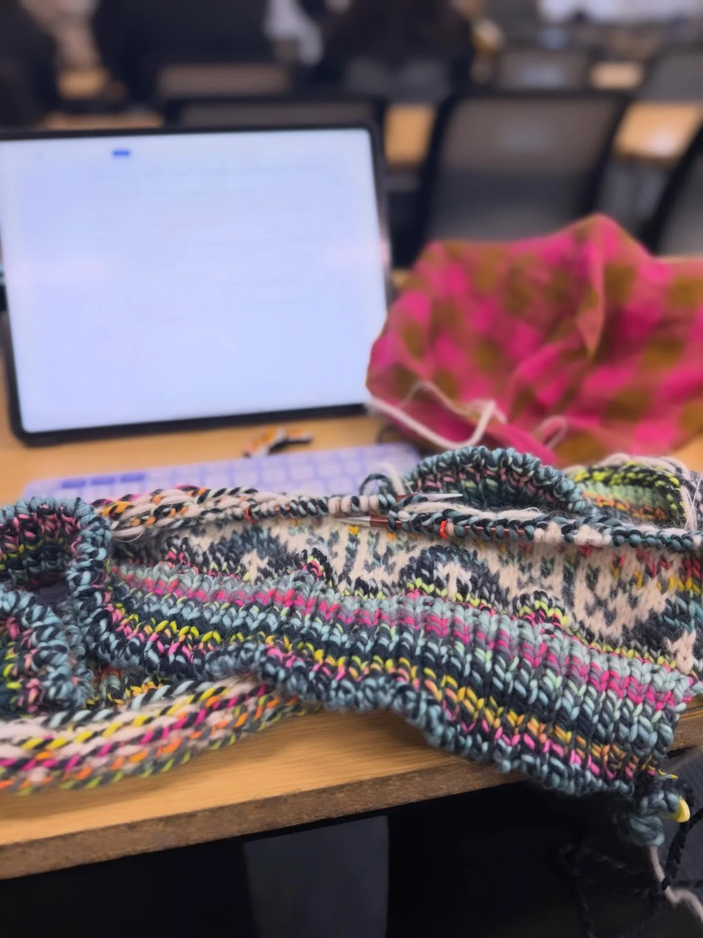 WIP Wednesday and cheeky update coming to you from a research workshop on campus today. 

This is my not-an-accessory that I&rsquo;m knitting as part of the @ayarnstory Christmas Sprint KAL. I&rsquo;m knitting the Nordic Bloom vest by @boylandknitwor