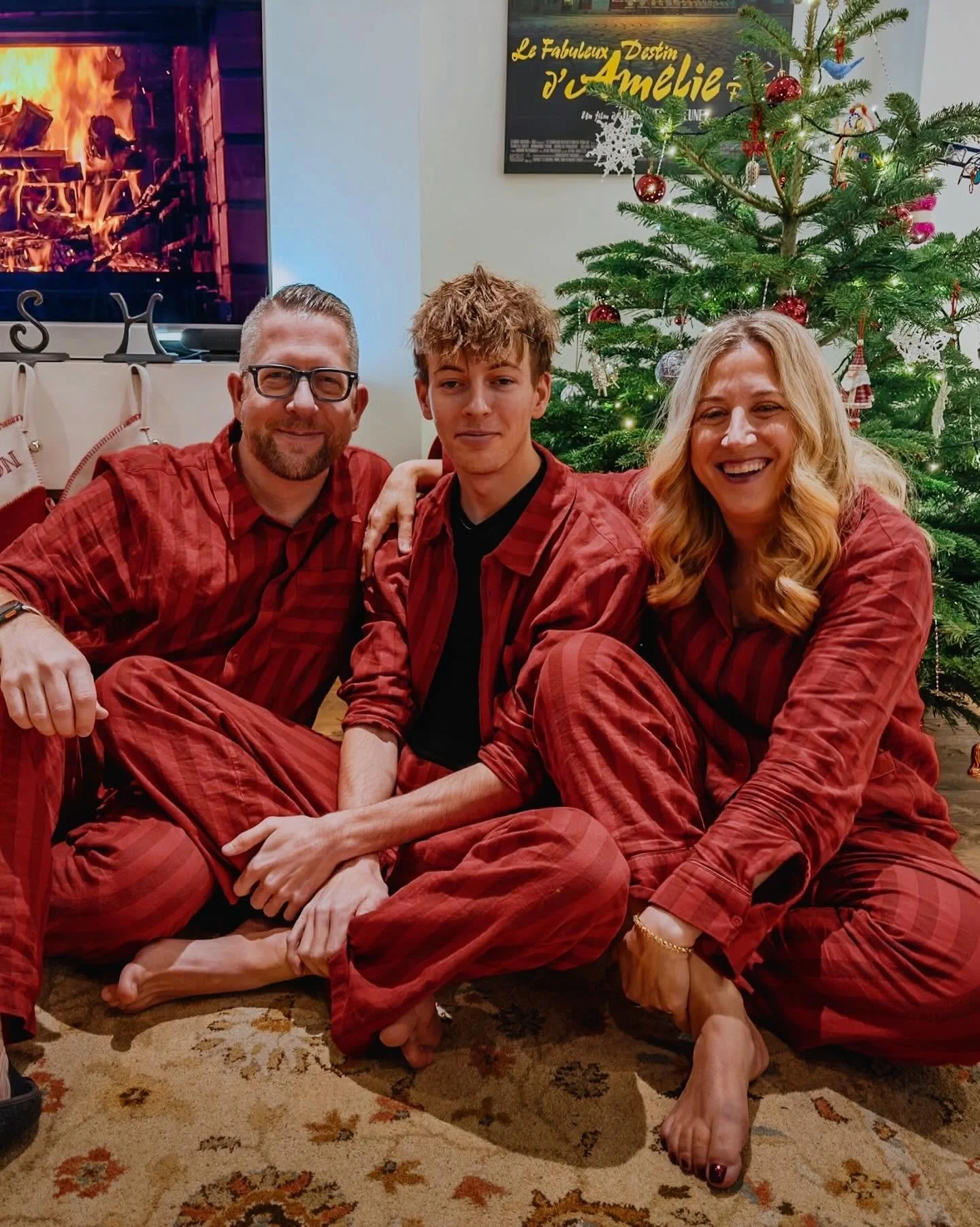 This one only ever got posted to stories. Considering how long I&rsquo;ve wanted a family Christmas photo in matching jammies, it needed to be on the grid for posterity! 😂

What a weird week of re-entry this has been post-festive break. Longing to g