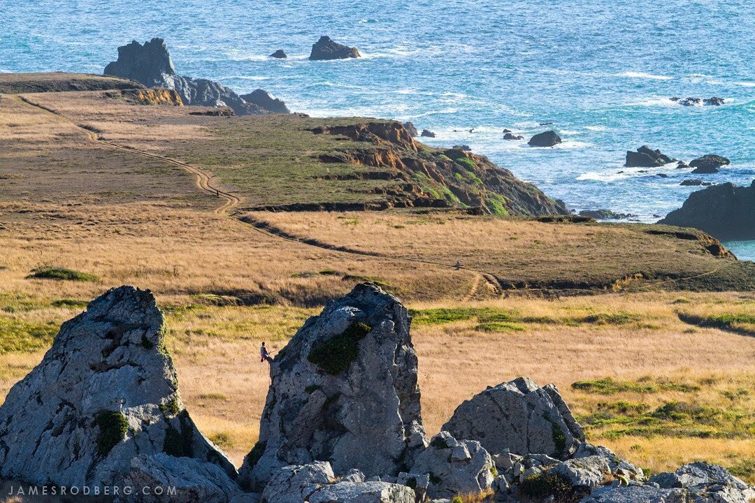 Hang out and enjoy the view. 
.
.
Moments along the windy road of #hwy1 #california #californiaroadtrip #takeitin #outsidegym #calicoast #photographerlifestyle #wandermore