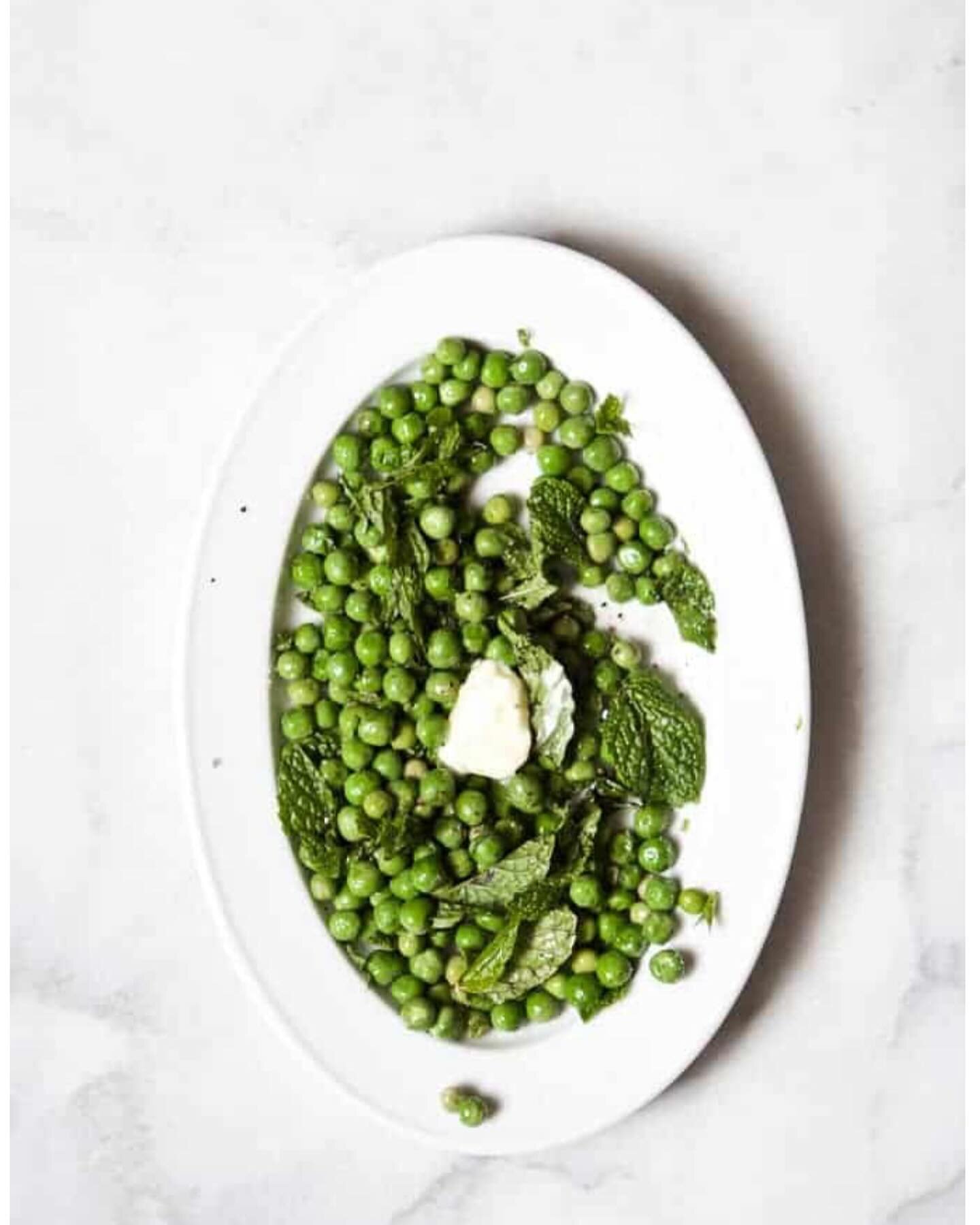 BEAUTIFUL FOOD BY DESIGN | TODAY FIRST DAY OF SPRING | Spring is but a moment, captured in a plate of Fresh English Peas with Mint. A simple little jewel from the kitchen.

TAP BIO FOR RECIPE 
https://bijouxs.com/fresh-english-peas-with-mint/
.
.
.
.