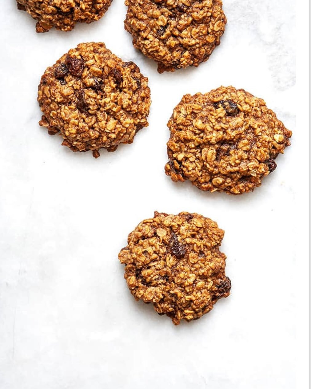 BEAUTIFUL FOOD BY DESIGN | You will want this recipe GIANT OATMEAL RAISIN OATMEAL COOKIES a blog classic for 15 years! 

TAP BIO FOR RECIPE 
https://bijouxs.com/giant-oatmeal-raisin-cookies/
.
.
#cookies #oatmealraisin #giant #brownsugar #classicreci