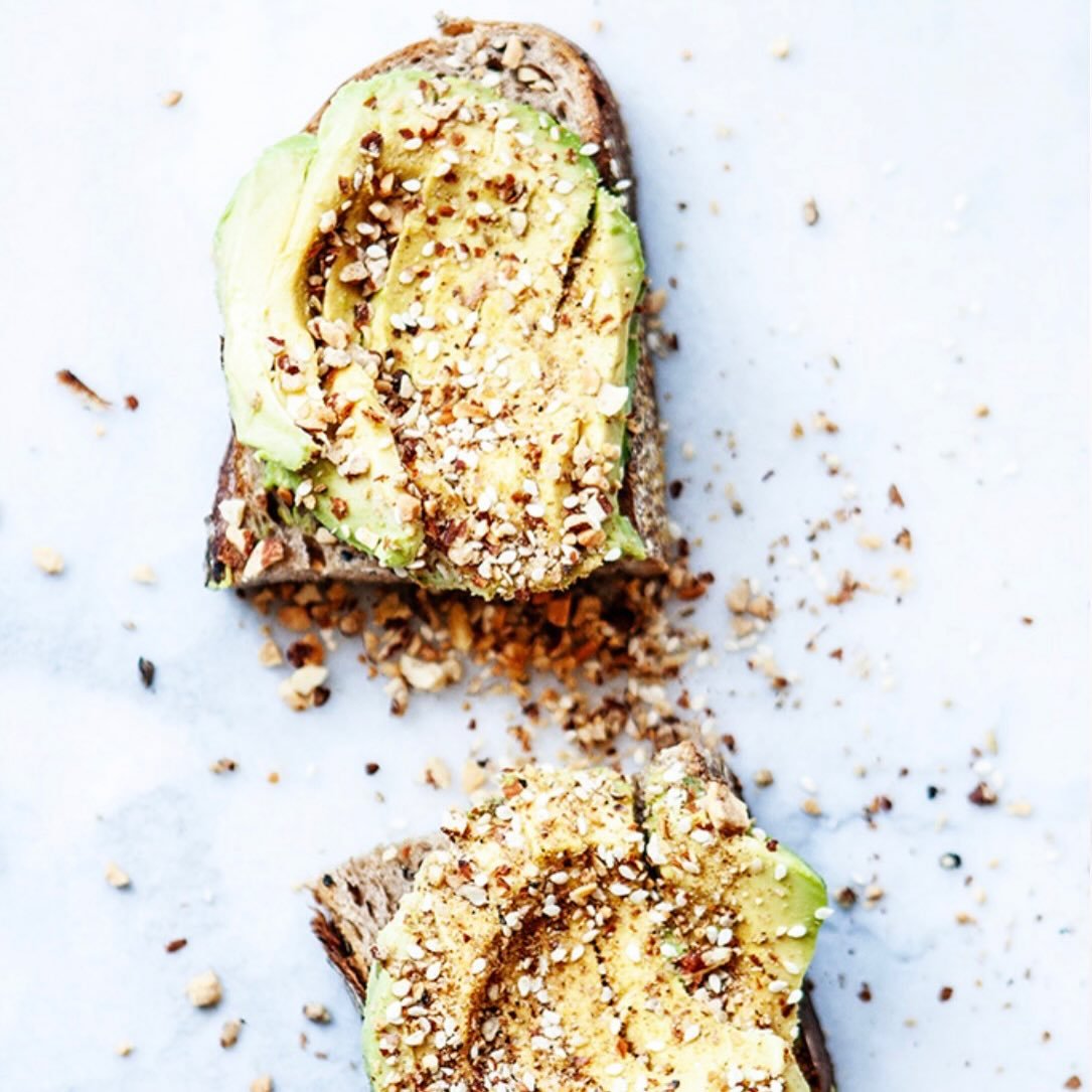 BEAUTIFUL FOOD BY DESIGN | New! Toast with Dukkah &amp; Avocado Your new Sunday Breakfast 

TAP BIO FOR RECIPE
https://bijouxs.com/toast-with-dukkah-avocado/
.
.#avocadotoast #dukkah #heritagegrain #clementebakingco