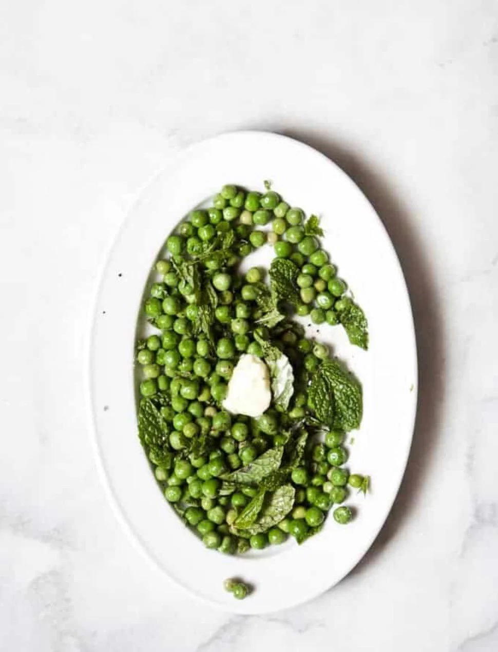 BEAUTIFUL FOOD BY DESIGN | Spring is but a moment, captured in a plate of Fresh English Peas with Mint. A simple little jewel from the kitchen.
TAP BIO FOR RECIPE 
https://bijouxs.com/fresh-english-peas-with-mint/
.

#spring #daylightsavingstime #fre