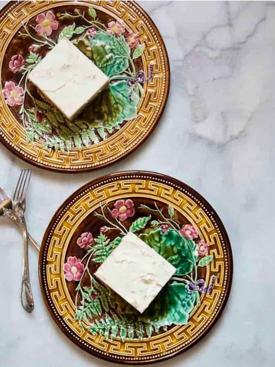 BEAUTIFUL FOOD BY DESIGN | Happy Birthday to me with a perfect classic cake &ndash; Betty&rsquo;s Banana Cake &ndash; and yes, it&rsquo;s a sheet cake &ndash; always a little jewel.

TAP BIO FOR RECIPE 
https://bijouxs.com/bettys-banana-cake/
.
.
#ha