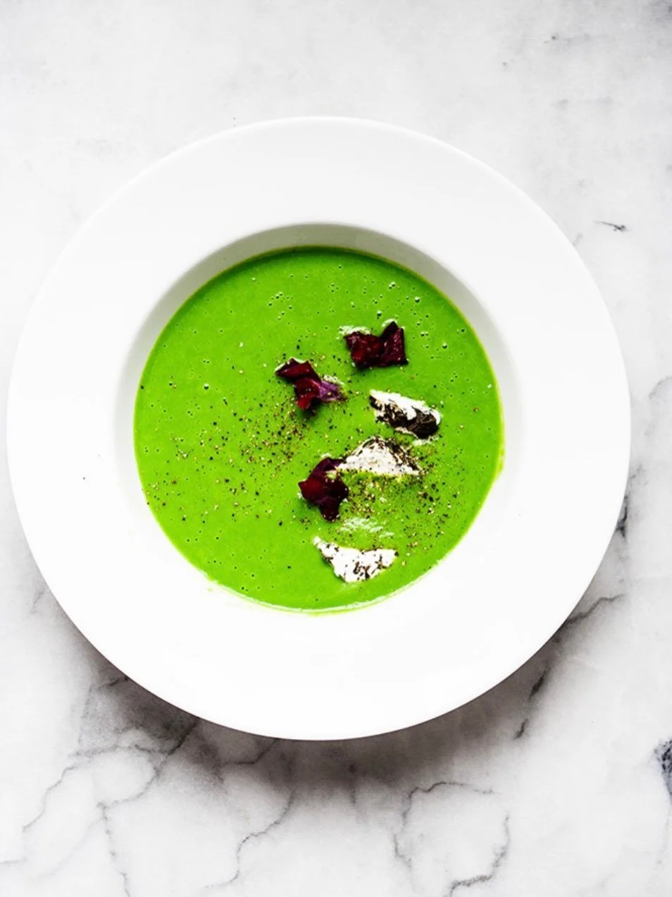 BEAUTIFUL FOOD BY DESIGN | The Springiest soup is just a blender away from-Chilled Pea Velout&eacute; with Goat Cheese &amp; Edible Flowers. 

TAP BIO FOR RECIPE 
Chilled Pea Velout&eacute; with Goat Cheese &amp; Edible Flowers
.
.
#spring #peas #noc