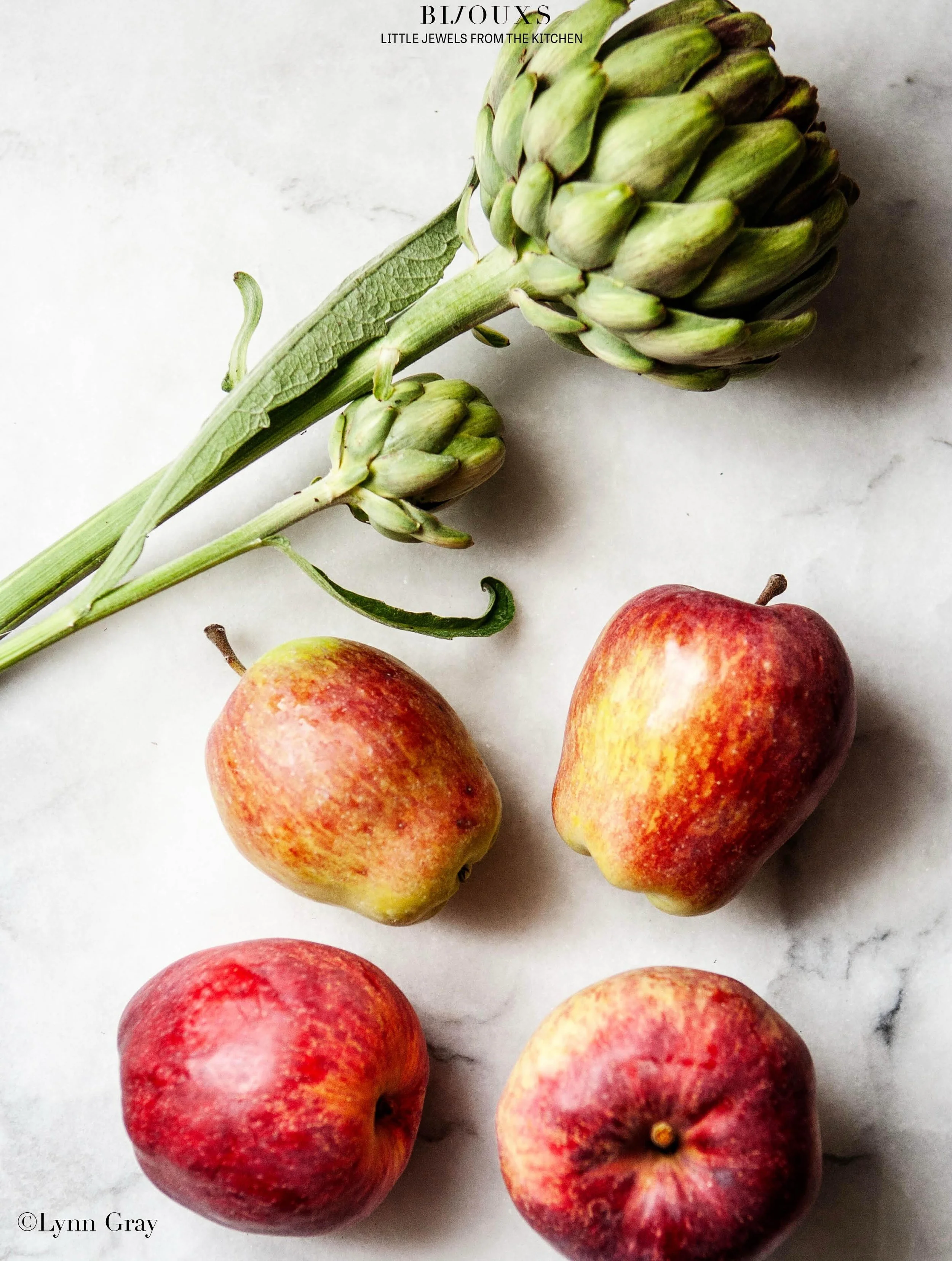 BEAUTIFUL FOOD BY DESIGN | Apples &amp; Artichoke from the garden.  COOKBOOK SIMPLE ITALIAN. 

Tap Bio for Cookbook 
https://bijouxs.com/cookbook-2/simple-italian/
.
.
#artichoke #apples #garden #simpleitalian