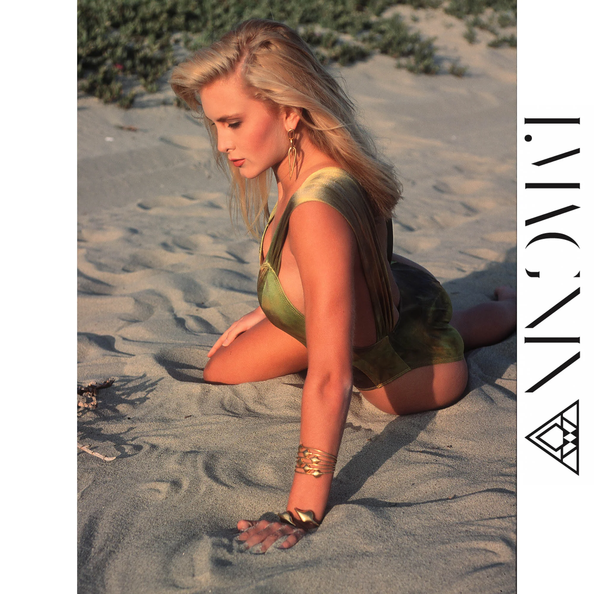 30x30_CapriceB_Swim1_08.jpg