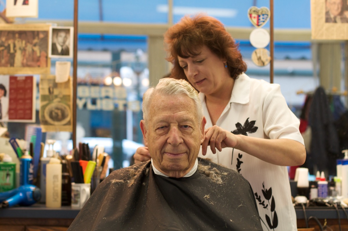 2010-12-18 at 10-44-01 old man woman barber haircut age mirror.jpg