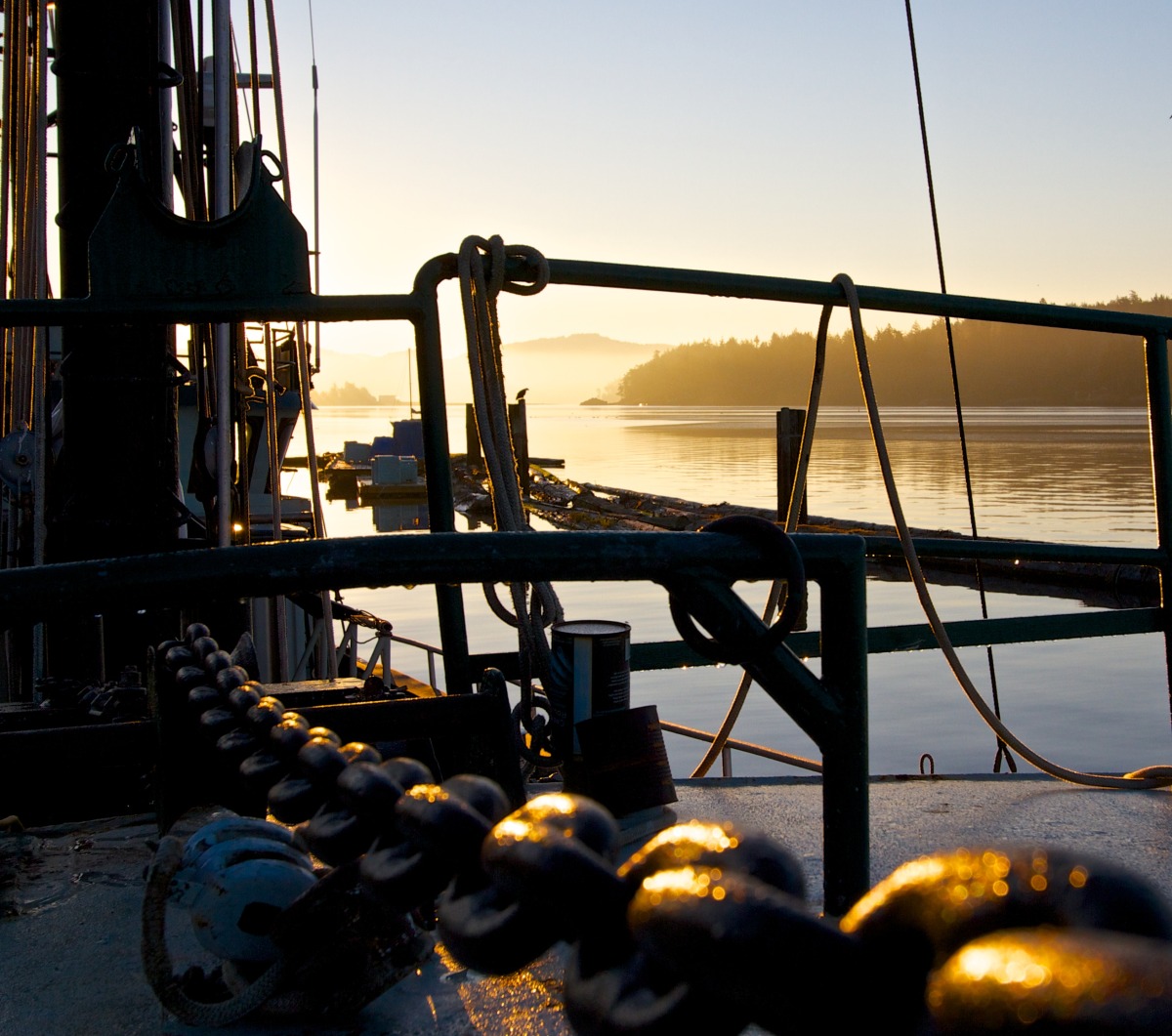 2012-08-12 at 05-39-17 sunrise, chain, ship, boat, ocean, mist, morning.jpg