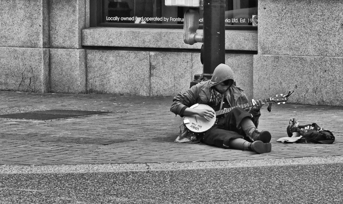 2012-02-05 at 13-17-13 banjo, busker, music, sidewalk, sitting, street life, victoria.jpg