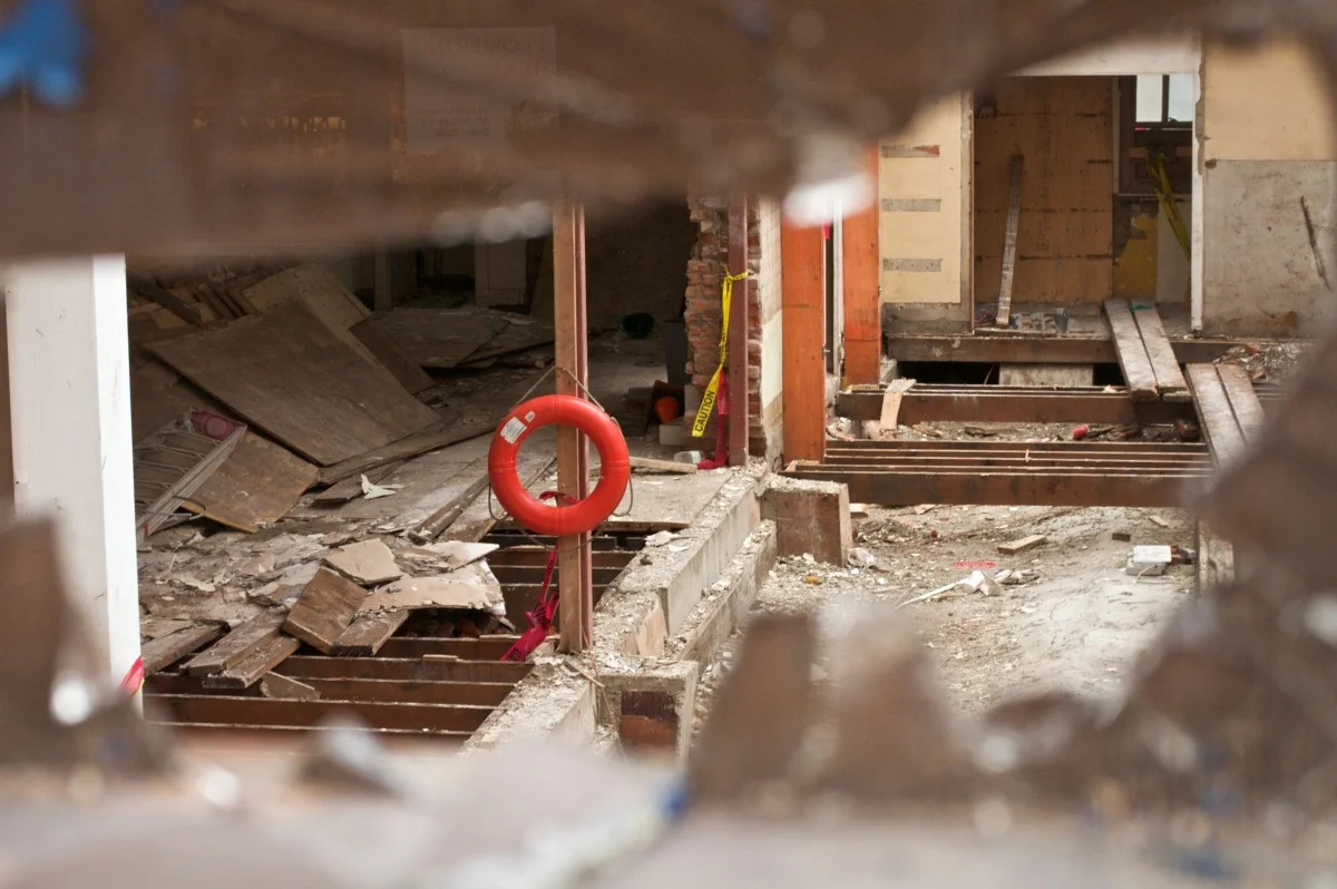 2010-12-18 at 10-40-04 urban decay destruction window demolition life preserver.jpg