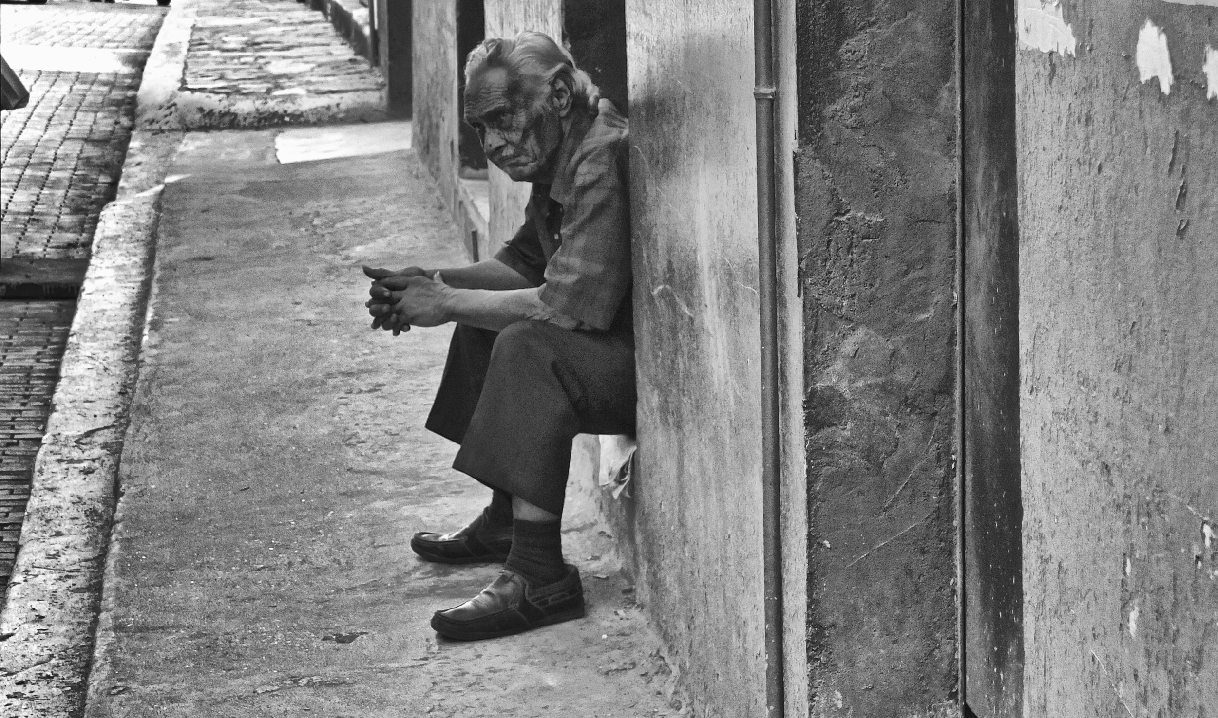 2012-12-31 at 09-38-02 Black & White, Old Man, Sidewalk, Street, Waiting, Watching.jpg