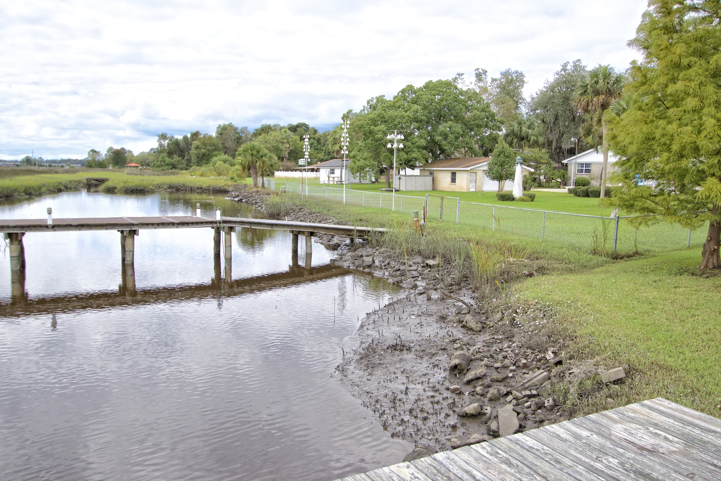 Low tide for comparison...often the bottom mud is totally exposed in this lagoon..