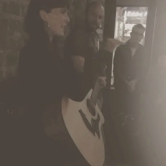 Unplugged in Dublin ๐ธ๐ป๐ From one Irish pub to another, Iโm up first ๐ฑ๐ฌ๐ซ๐ฆ๐ค๐ฅ๐ฑ @mollymalonesla in Los Angeles 7:30pm
Itโs a joy to connect with those so similar but so different from you halfway across the globe. To better understand yourself and this whole place ๐ ๐ฝ: @devltomas