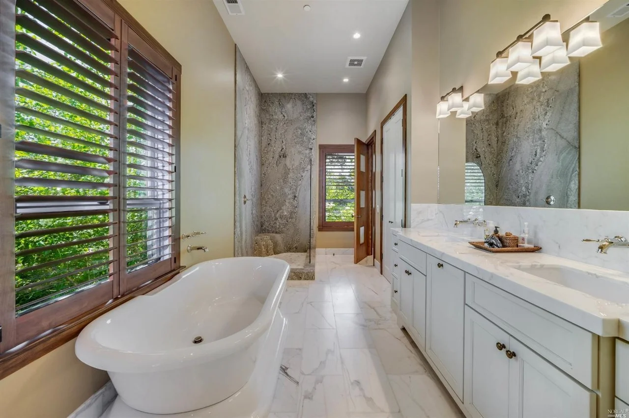 Master bath.jpg